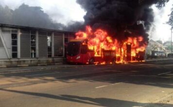 bus transjakarta incendie