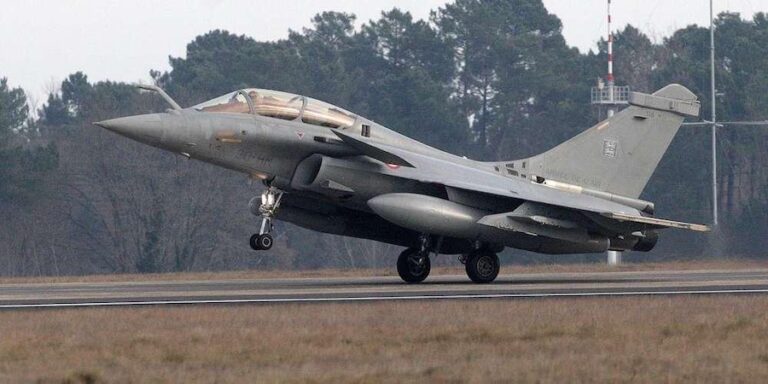 INDONÉSIE – FRANCE : Le premier Rafale aperçu à Bordeaux, symbole d’un virage stratégique