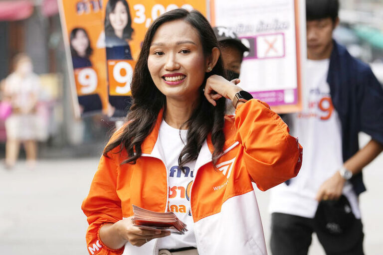 THAÏLANDE – JUSTICE : Chonthicha « Lookkate » Jangrew, députée du Parti du Peuple, condamnée pour crime de lèse-majesté
