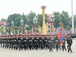 Vietnam défilé 80 ans