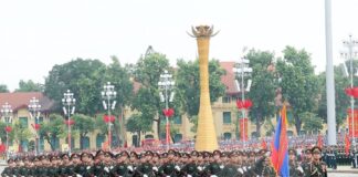 Vietnam défilé 80 ans