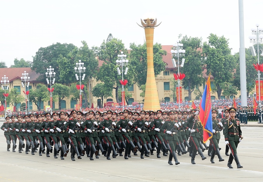 Vietnam défilé 80 ans