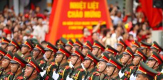 défilé militaire Vietnamien