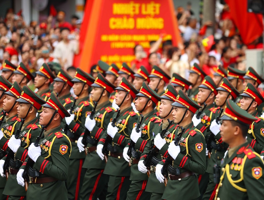 défilé militaire Vietnamien
