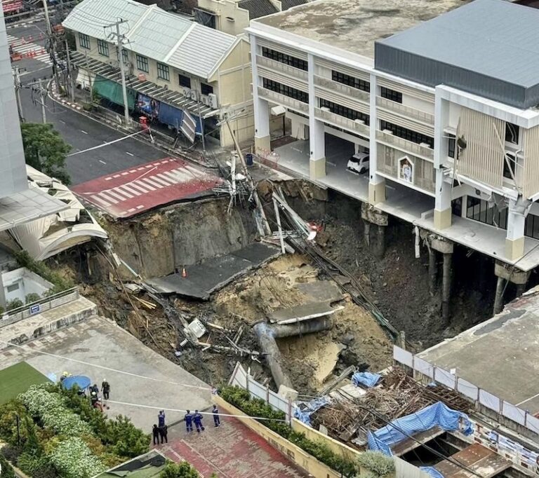 BANGKOK – SOCIÉTÉ : Combler le trou de Samsen Road est une opération plus compliquée que prévu