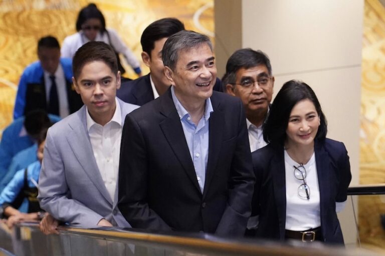 THAÏLANDE – POLITIQUE : Abhisit Vejjajiva réélu à la tête du Parti Démocrate