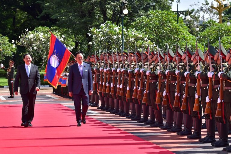 Anutin au Laos