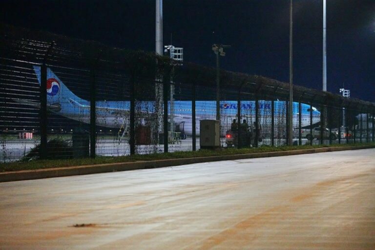 CAMBODGE – CORÉE DU SUD : Soixante-quatre Sud-Coréens rapatriés de Phnom Penh pour escroquerie en ligne