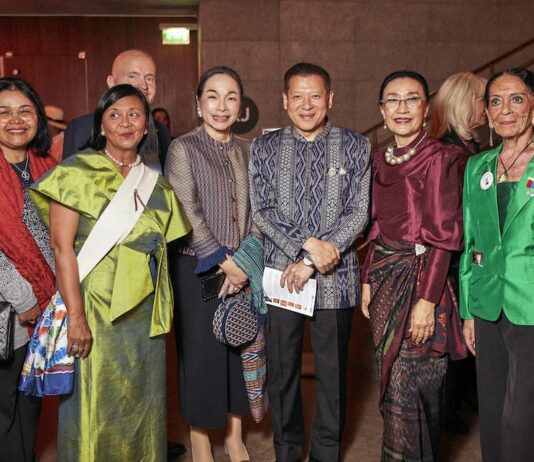 Sarun Charoensuwan et personnalités thaïlandaises