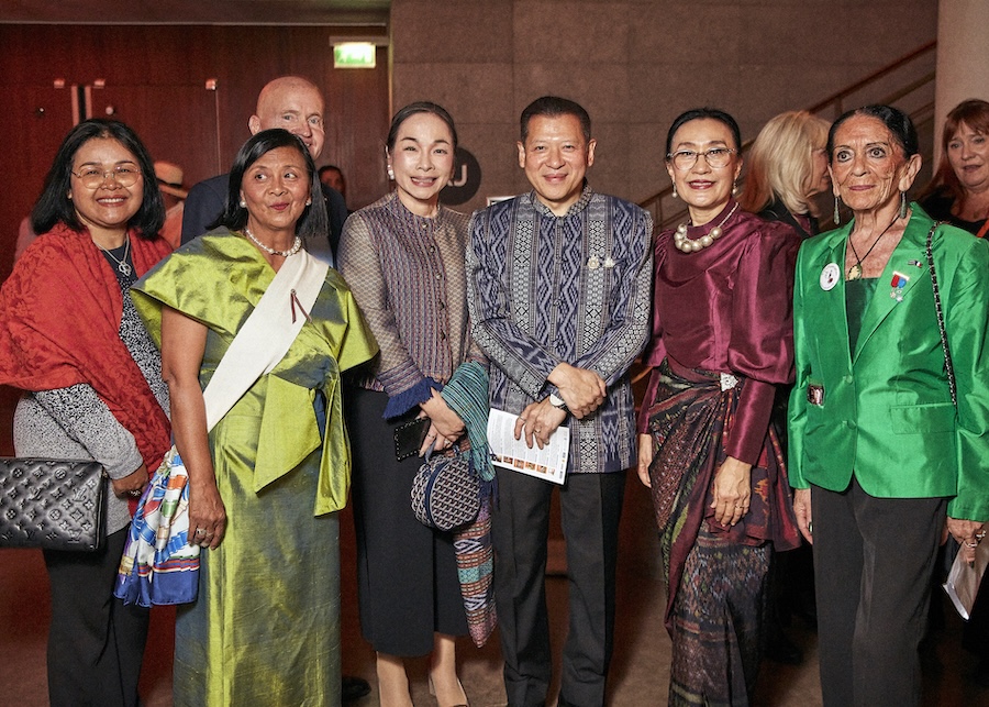 Sarun Charoensuwan et personnalités thaïlandaises