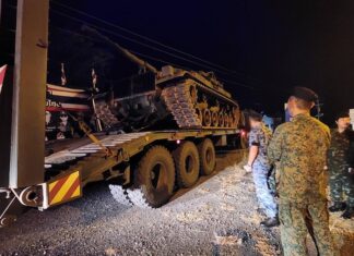 THAÏLANDE – DÉFENSE : Retrait des chars lourds à la frontière cambodgienne Retrait des chars lourds à la frontière cambodgienne