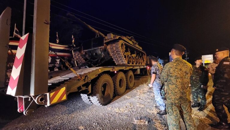 Retrait des chars lourds à la frontière cambodgienne
