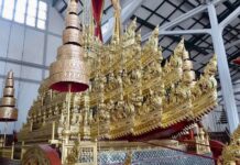THAÏLANDE – MONARCHIE : Fermeture du hangar des chars royaux pour restauration chariot royal Thaïlande