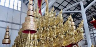 THAÏLANDE – MONARCHIE : Fermeture du hangar des chars royaux pour restauration chariot royal Thaïlande