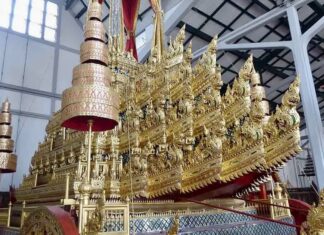 THAÏLANDE – MONARCHIE : Fermeture du hangar des chars royaux pour restauration chariot royal Thaïlande