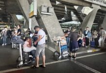 Touristes Bangkok aéroport