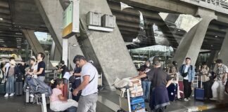 Touristes Bangkok aéroport