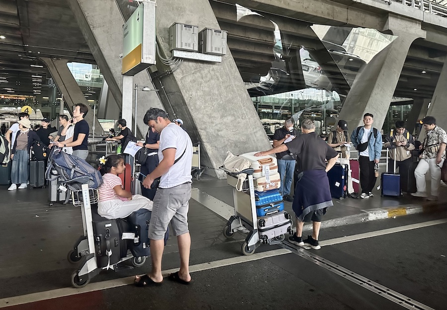 Touristes Bangkok aéroport