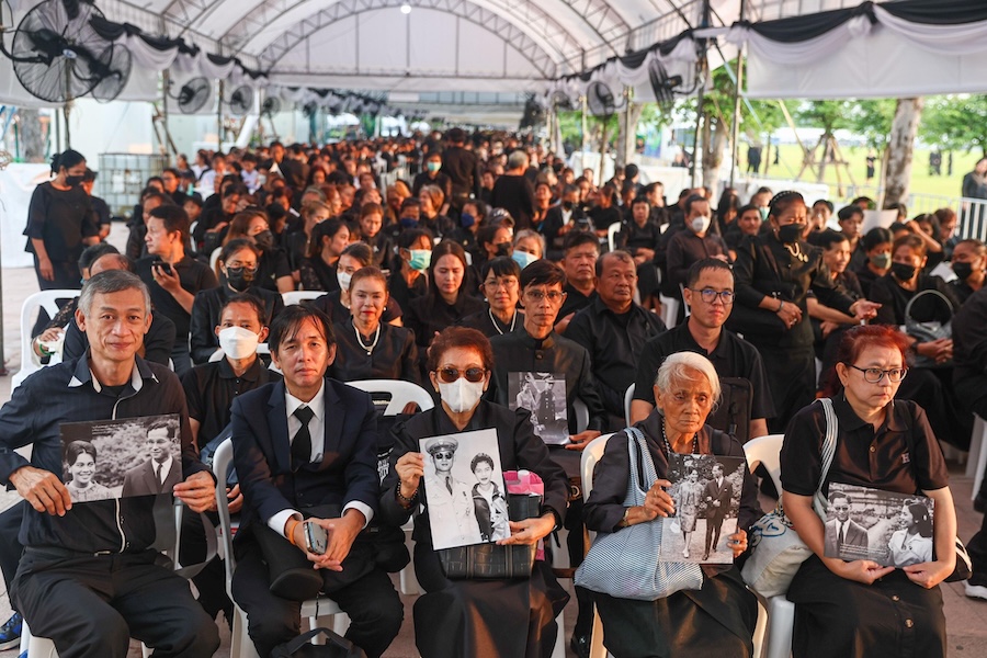 deuil reine mère Sirikit