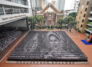 THAÏLANDE – MONARCHIE : 1 250 élèves d’Assumption College rendent hommage à la Reine Mère Sirikit reine mère Sirikit hommage