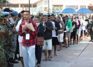 THAÏLANDE – CAMBODGE : Bangkok libère 18 soldats cambodgiens dans le cadre du cessez-le-feu 18 soldats cambodgiens libérés
