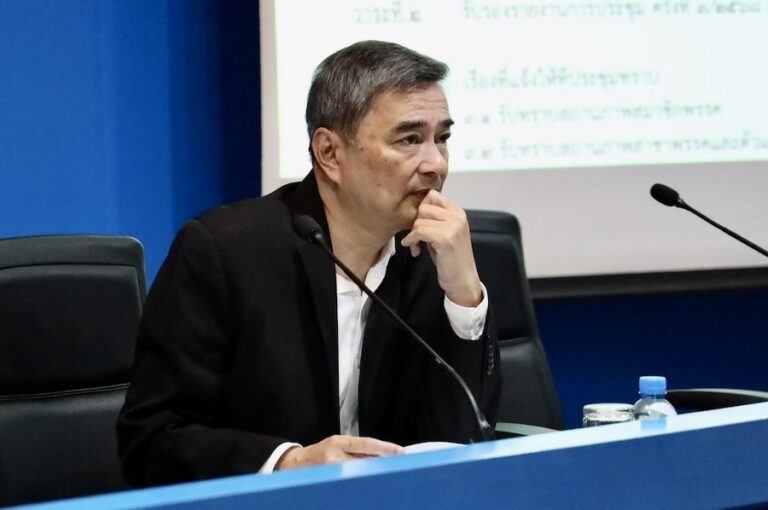 THAÏLANDE – POLITIQUE : Salaire minimum, corruption et alliances : Abhisit Vejjajiva durcit la ligne des Démocrates
