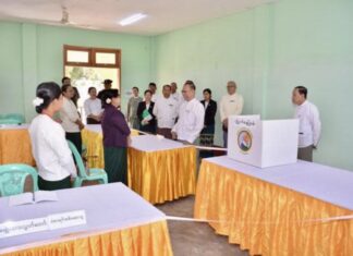 Bureau de vote Birmanie