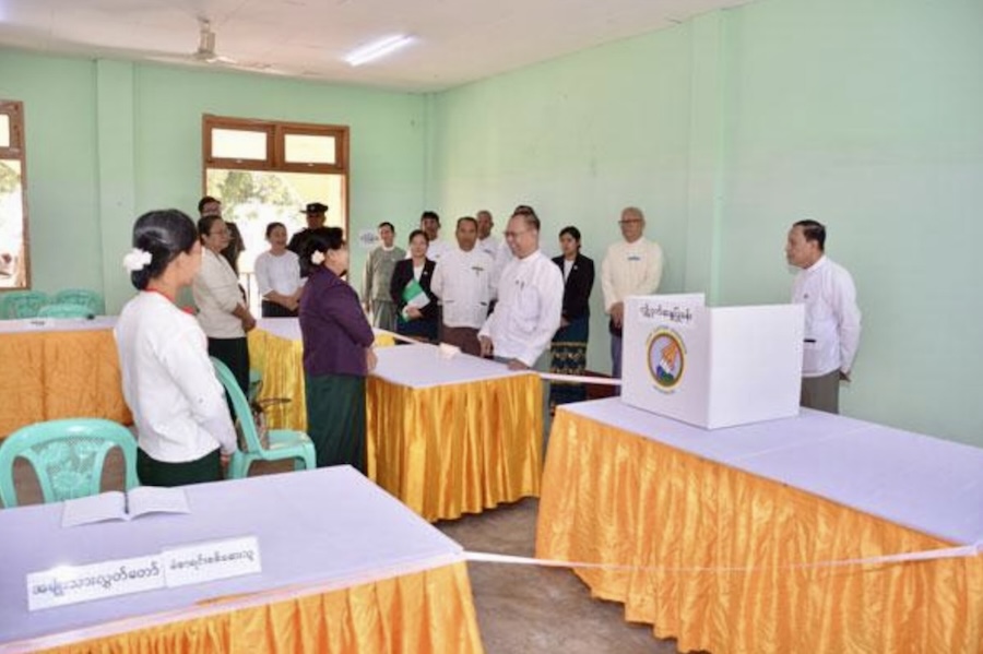 Bureau de vote Birmanie