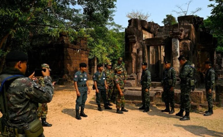 GAVROCHE – ÉDITORIAL : La guerre et le brouillard khméro-thaïlandais