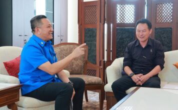 Gouverneur de Phuket et Maire de Phuket ville