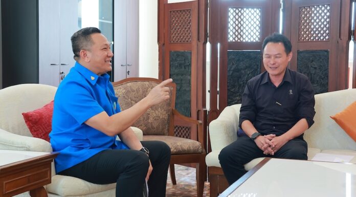 Gouverneur de Phuket et Maire de Phuket ville