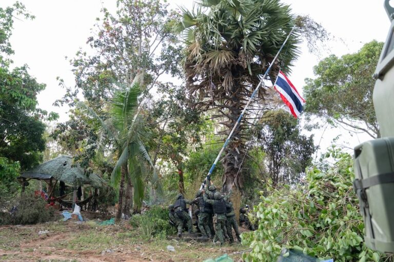 THAÏLANDE – CAMBODGE : Le couvre-feu à Trat n’empêche pas l&rsquo;extension des hostilités