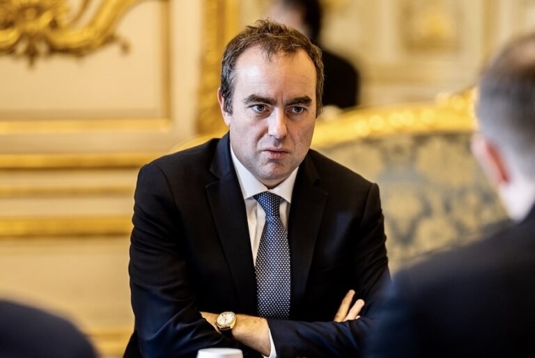 FRANCE – POLITIQUE : Vue d’ailleurs, Lecornu n&rsquo;est pas le père Noël