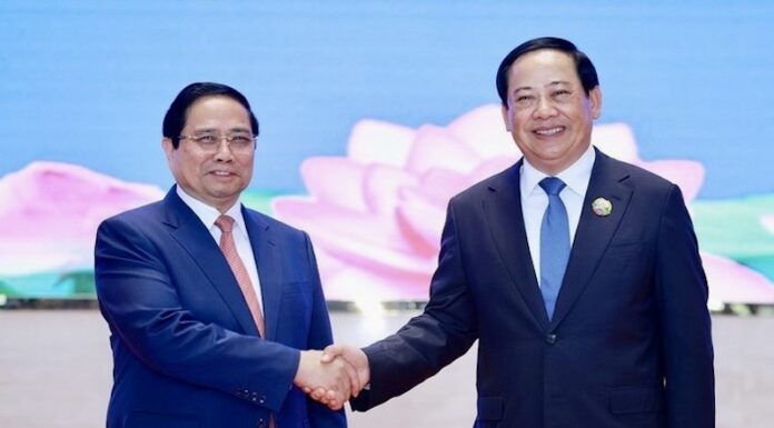 LAOS – VIETNAM : Objectif de 5 milliards de dollars américains pour les échanges entre les deux pays Sonexay Siphandone - Pham Minh Chinh