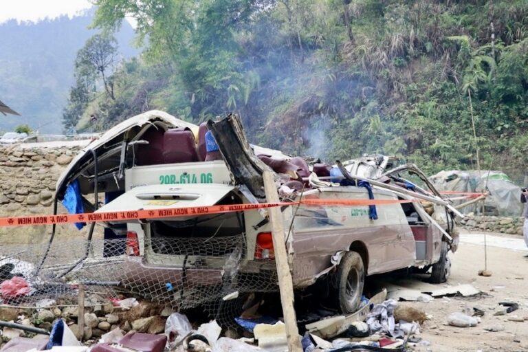 autocar Vietnam accident