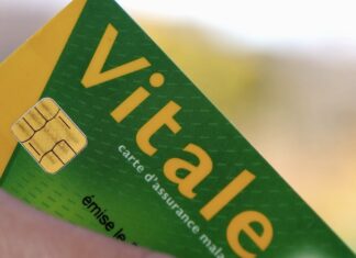FRANCE – POLITIQUE : Vue d’ailleurs, SOS sécurité sociale carte vitale