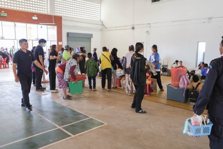 THAÏLANDE – CAMBODGE : L&rsquo;armée et les autorités civiles évacuent plus de 438 000 personnes