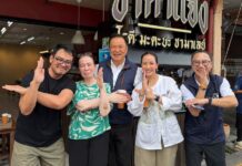 THAÏLANDE – POLITIQUE : Anutin met en avant “Khon La Khrueng Plus” et le Landbridge à Ranong Anutin en campagne à Ranong