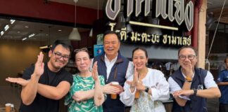 Anutin en campagne à Ranong