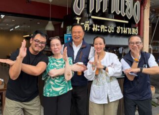 Anutin en campagne à Ranong