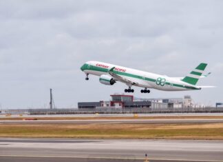 HONG KONG – SINGAPOUR : Cathay Pacific fait atterrir son Airbus A350 rétro dans la cité-État