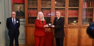 CAMBODGE – FRANCE : SM le roi Norodom Sihamoni reçu à l’Académie des Sciences d’Outre-Mer Le roi du Cambodge Sihamoni à l’académie des sciences d’outre mer