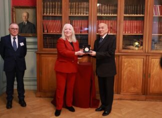 Le roi du Cambodge Sihamoni à l’académie des sciences d’outre mer