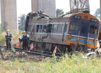 accident de grue sur un train à Korat