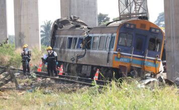 THAÏLANDE – SOCIÉTÉ : Les familles des victimes de l’accident ferroviaire de Korat recevront chacune 1,69 million de bahts accident de grue sur un train à Korat