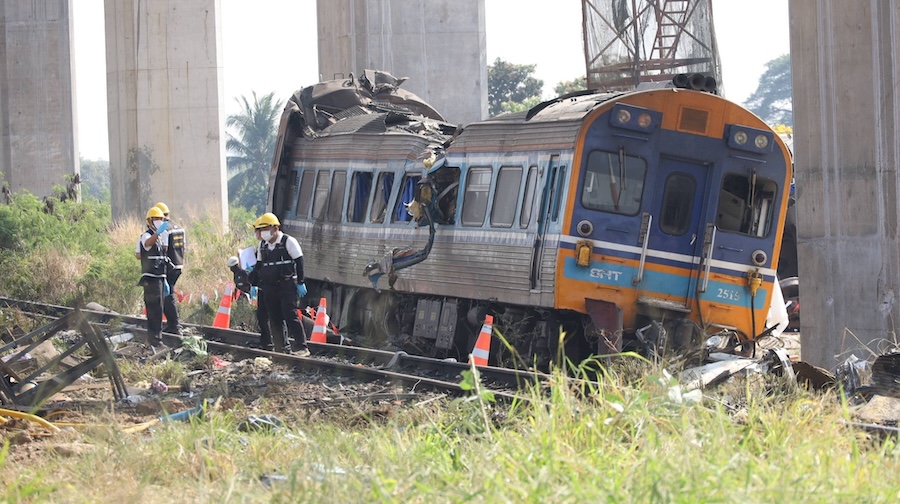 accident de grue sur un train à Korat