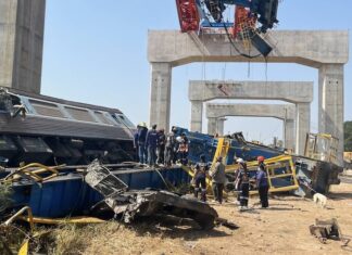 THAÏLANDE – CATASTROPHE : 22 morts après la chute d’une grue sur un train à Nakhon Ratchasima accident ferroviaire Korat