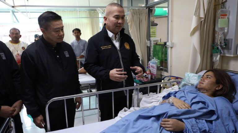 THAÏLANDE – CATASTROPHE : 13 victimes identifiées après l&rsquo;effondrement d&rsquo;une grue sur un train à Nakhon Ratchasima