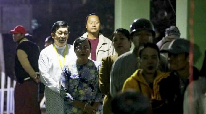 BIRMANIE – POLITIQUE : La Commission électorale s’emploie à tronquer les législatives bureau de vote Birmanie