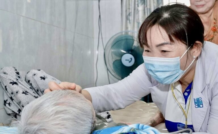 VIETNAM – SANTÉ : Prise en charge médicale intégrale pour les ménages « quasi pauvres » et les seniors dès 2026
